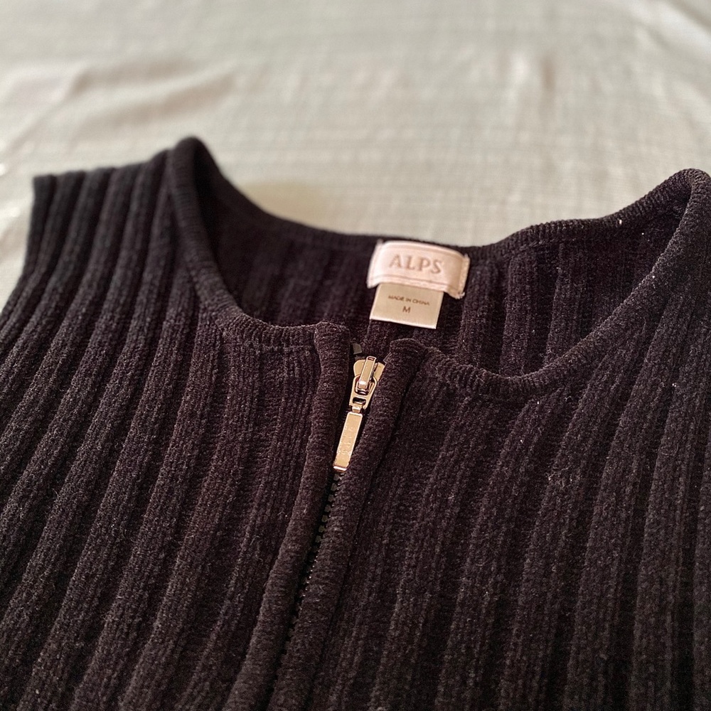 Thrifted alps zip up tank